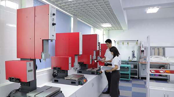 灵高超声波焊接机与CNC加工（一）