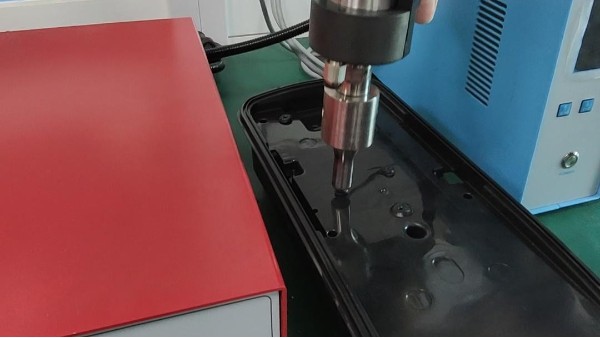 灵高超声波-<i style='color:red'>车灯</i>点焊